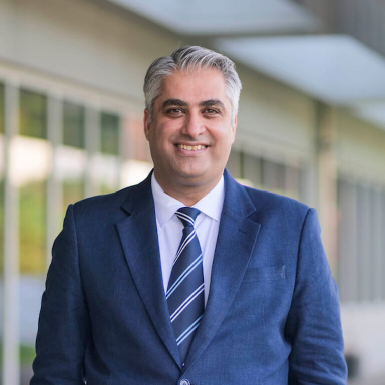 Mr Hossein Davari Mr Hossein Davari